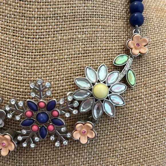 Lia Sophia vintage flower necklace.  Missing one tiny stone.  See pictures. - Picture 3 of 6